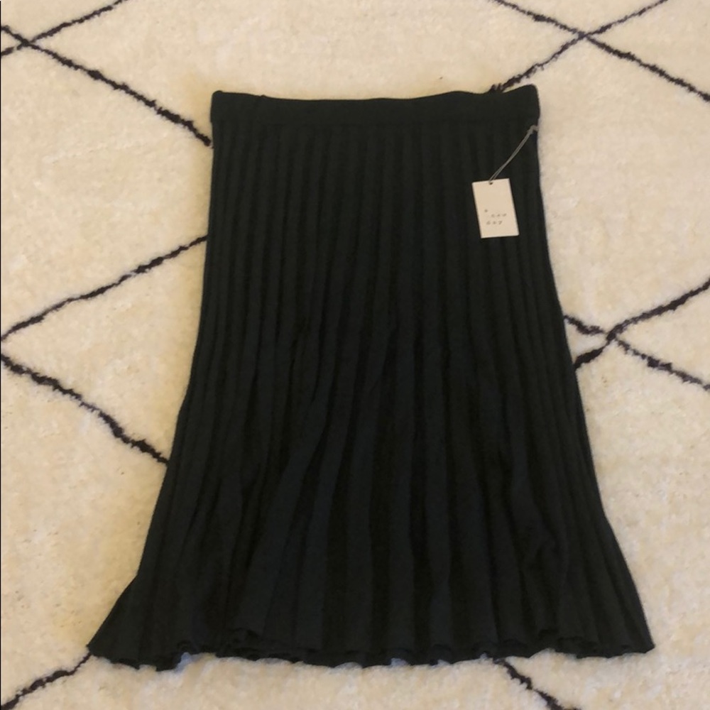 Emerald Green Pleated midi skirt